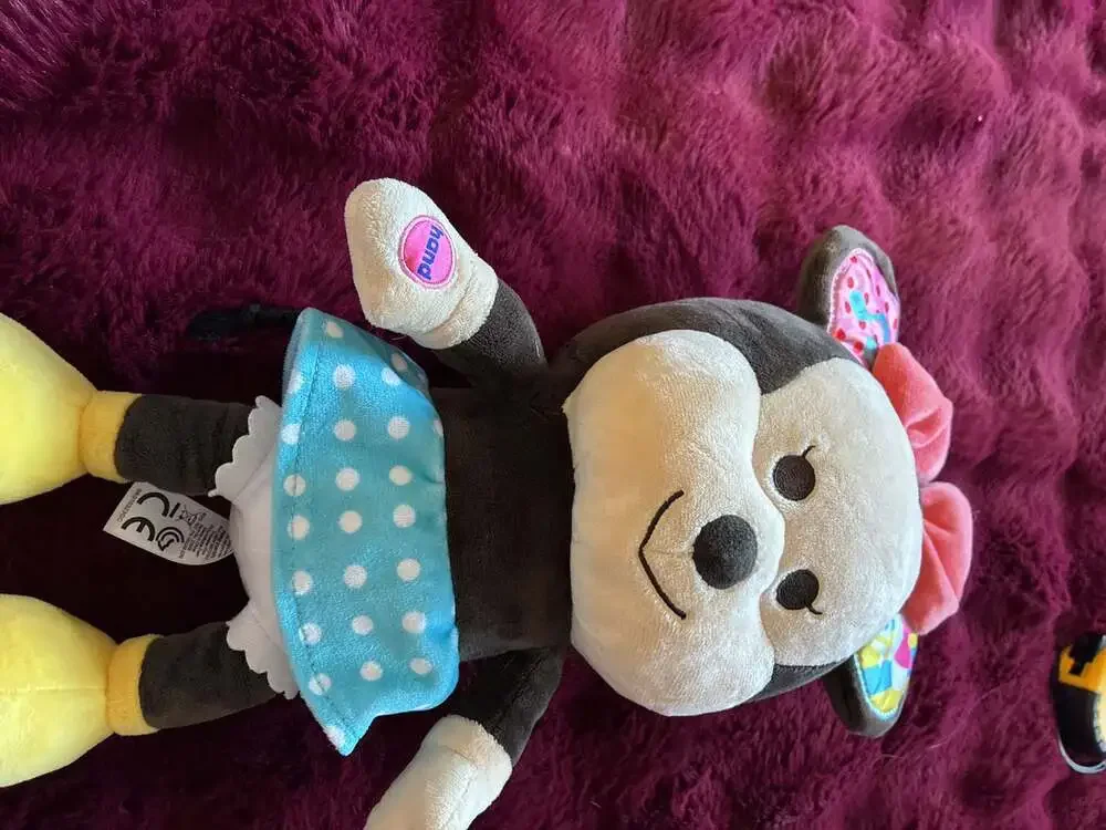 Disney Hooyay Hug and Play Talking Minnie Mouse Interactive Learning Plush A689